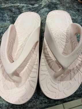 Roxy Women's Pale Pink Foam Thong Sandals
